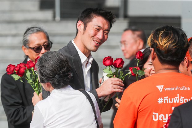 ศาลสั่งคุกอดีตแกนนำพรรคอนาคตใหม่ 4 เดือน คดีแฟลชม็อบปี 62 ศาลสั่งคุกอดีตแกนนำพรรคอนาคตใหม่ 4 เดือน คดีแฟลชม็อบปี 62