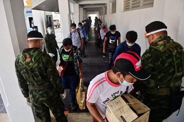 ไทยพบหญิง 3 ราย ติดโควิด-19 หลังข้ามแดนจากเมียนมา เข้าไทยผิดกฎหมาย ไทยพบหญิง 3 ราย ติดโควิด-19 หลังข้ามแดนจากเมียนมา เข้าไทยผิดกฎหมาย