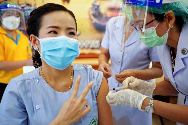 สาธารณสุข เตรียมฉีดวัคซีนให้นายกฯ และ ครม. สาธารณสุข เตรียมฉีดวัคซีนให้นายกฯ และ ครม.
