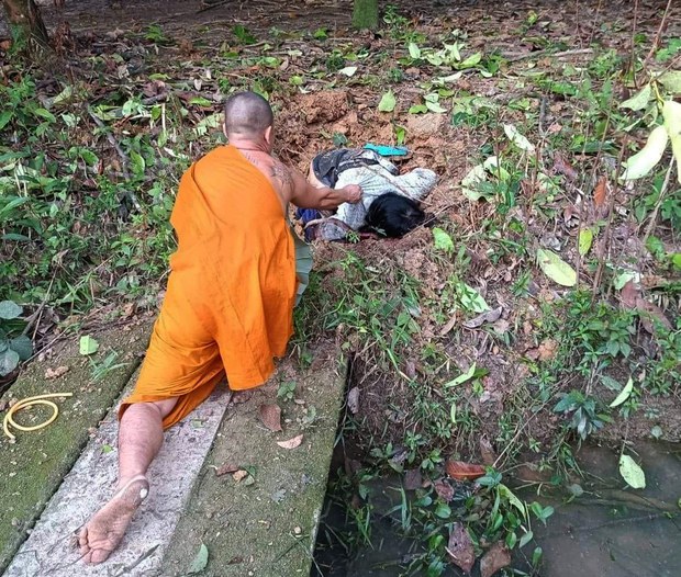 คนร้ายวางระเบิดชาวสวนยางบ้านโคกโก นราธิวาส ทหารเสียชีวิต 1 นาย คนร้ายวางระเบิดชาวสวนยางบ้านโคกโก นราธิวาส ทหารเสียชีวิต 1 นาย