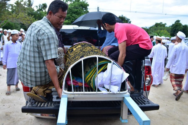 ศาลสงขลาระบุ ไม่มีการซ้อมทรมาน 'อับดุลเลาะ อีซอมูซอ' ศาลสงขลาระบุ ไม่มีการซ้อมทรมาน 'อับดุลเลาะ อีซอมูซอ'