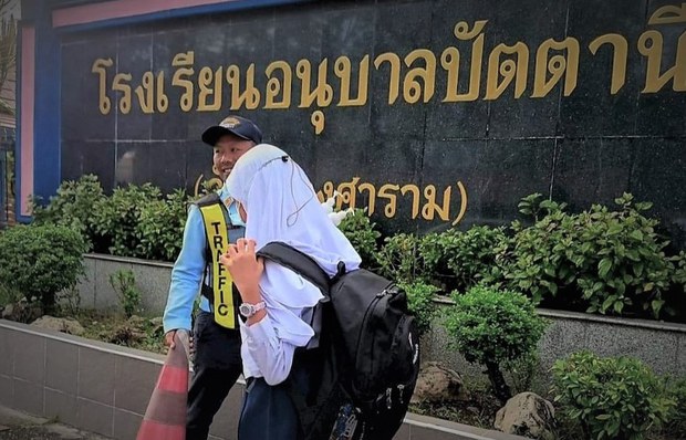 อนุบาลปัตตานีห้ามนักเรียนที่ไม่ได้รับการคุ้มครองจากศาลแต่งชุดมุสลิม อนุบาลปัตตานีห้ามนักเรียนที่ไม่ได้รับการคุ้มครองจากศาลแต่งชุดมุสลิม