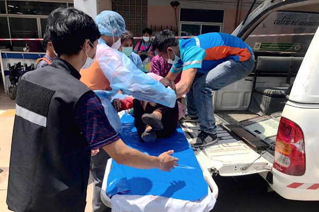 ทหาร-ชาวบ้าน โดนระเบิดเจ็บ 10 ราย หน้าโรงเรียนบ้านเตาปูน ยะลา ทหาร-ชาวบ้าน โดนระเบิดเจ็บ 10 ราย หน้าโรงเรียนบ้านเตาปูน ยะลา