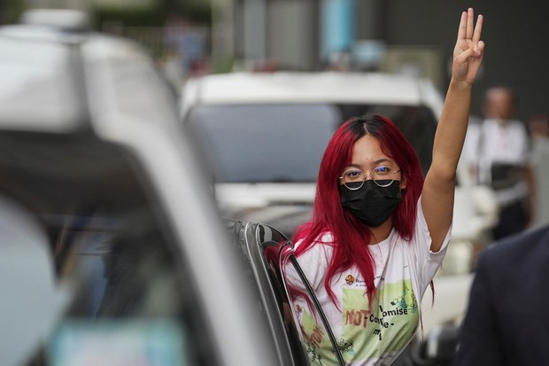 ศาลให้ประกันตัว 3 นักเคลื่อนไหว 'ทะลุวัง' คดี ม. 112 ศาลให้ประกันตัว 3 นักเคลื่อนไหว 'ทะลุวัง' คดี ม. 112