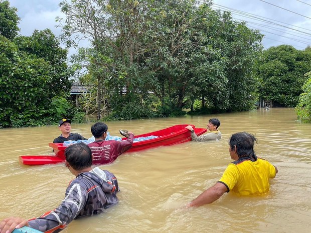 น้ำท่วมตราด-จันทบุรี กระทบร่วม 7 หมื่นไร่ 3.5 หมื่นหลังคาเรือน น้ำท่วมตราด-จันทบุรี กระทบร่วม 7 หมื่นไร่ 3.5 หมื่นหลังคาเรือน
