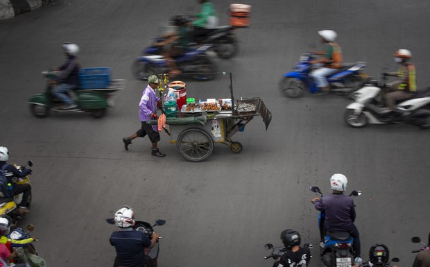 นักเศรษฐศาสตร์ : หนี้สาธารณะ 10 ล้านล้าน จะทำลายความเชื่อมั่นนักลงทุน นักเศรษฐศาสตร์ : หนี้สาธารณะ 10 ล้านล้าน จะทำลายความเชื่อมั่นนักลงทุน