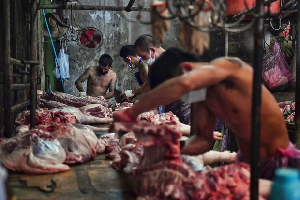 ตำรวจพบห้องเย็น 25 แห่ง ในปริมณฑล กักตุนหมูเกินที่กฎหมายกำหนด ตำรวจพบห้องเย็น 25 แห่ง ในปริมณฑล กักตุนหมูเกินที่กฎหมายกำหนด