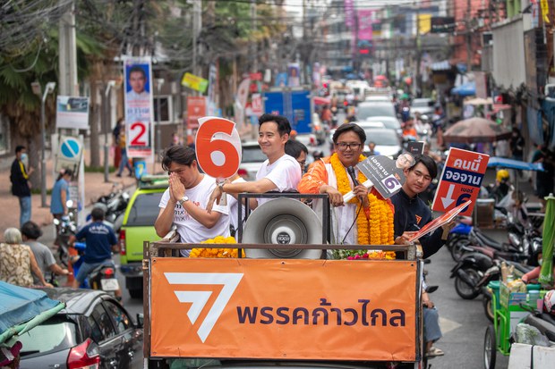 เรืองไกรร้อง กกต. ตรวจสอบพิธาถือหุ้นสื่อไอทีวี เรืองไกรร้อง กกต. ตรวจสอบพิธาถือหุ้นสื่อไอทีวี