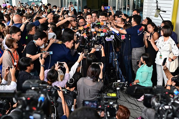 วิกฤตคนทำงานสื่อ แค่ครึ่งปี 67 ถูกเลิกจ้างแล้วกว่า 300 คน วิกฤตคนทำงานสื่อ แค่ครึ่งปี 67 ถูกเลิกจ้างแล้วกว่า 300 คน