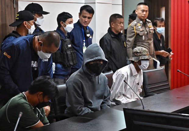 รัฐบาลสั่งงดออกใบอนุญาตพกปืน 1 ปี ไม่มีผลกับทหาร-ตำรวจ รัฐบาลสั่งงดออกใบอนุญาตพกปืน 1 ปี ไม่มีผลกับทหาร-ตำรวจ