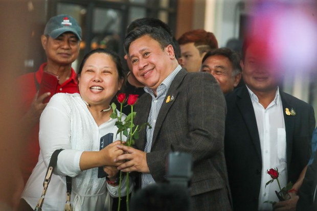 จักรภพ เพ็ญแข กลับไทยสู้คดีครั้งแรกในรอบ 15 ปี จักรภพ เพ็ญแข กลับไทยสู้คดีครั้งแรกในรอบ 15 ปี