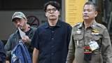 ตร. จับสื่อ 2 ราย ทำข่าวประชาชนพ่นสีกำแพงวัดพระแก้ว ไม่เอา ม. 112