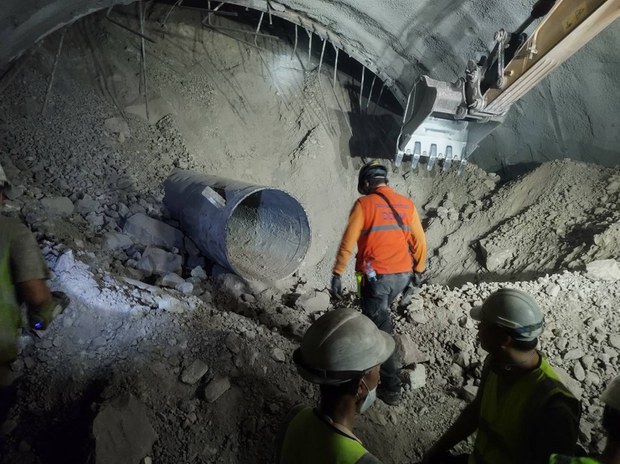 สี่วันหลังอุโมงค์รถไฟความเร็วสูงถล่ม เจ้าหน้าที่มั่นใจใกล้พบผู้รอดชีวิตคนแรก สี่วันหลังอุโมงค์รถไฟความเร็วสูงถล่ม เจ้าหน้าที่มั่นใจใกล้พบผู้รอดชีวิตคนแรก
