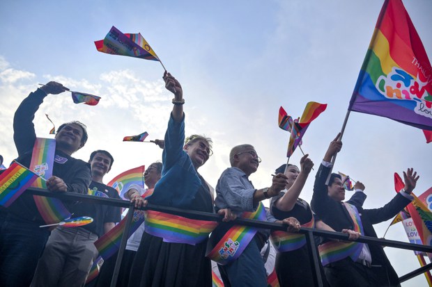 TH-LGBT-workplace-2.jpg TH-LGBT-workplace-2.jpg