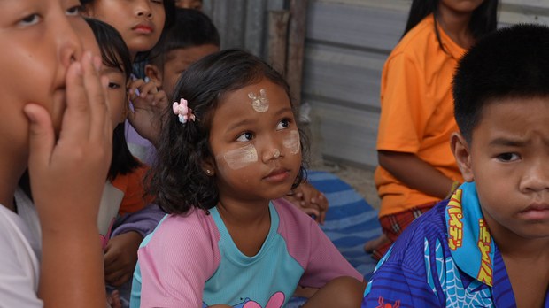 TH-Migrant-Children-3.JPG TH-Migrant-Children-3.JPG