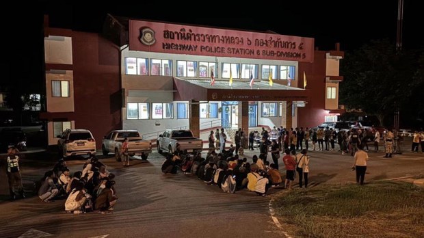 ทางการไทยส่งตัวแรงงานเมียนมาผิดกม. กว่าแสนคน กลับประเทศ ทางการไทยส่งตัวแรงงานเมียนมาผิดกม. กว่าแสนคน กลับประเทศ