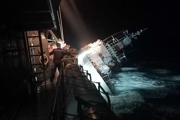 กองทัพเรือเร่งค้นหา 31 ลูกเรือ จากเหตุเรือหลวงสุโขทัยจม กองทัพเรือเร่งค้นหา 31 ลูกเรือ จากเหตุเรือหลวงสุโขทัยจม