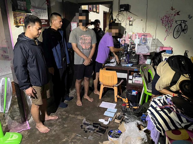 ตำรวจจับ 3 ผู้ต้องสงสัยขายปืนให้ผู้ก่อเหตุที่สยามพารากอน ตำรวจจับ 3 ผู้ต้องสงสัยขายปืนให้ผู้ก่อเหตุที่สยามพารากอน