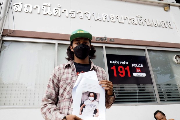 “อาลีฟ” แจ้งความถูกตำรวจ สน.ดินแดงซ้อม ในวันไว้อาลัยวัยรุ่นที่เสียชีวิต “อาลีฟ” แจ้งความถูกตำรวจ สน.ดินแดงซ้อม ในวันไว้อาลัยวัยรุ่นที่เสียชีวิต