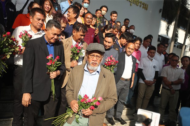 ศาลยกฟ้อง แกนนำพันธมิตร คดีบุกสนามบินดอนเมือง ปี 51 ศาลยกฟ้อง แกนนำพันธมิตร คดีบุกสนามบินดอนเมือง ปี 51