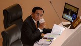 สภาอภิปรายไม่ไว้วางใจวันแรก ส.ส.รัฐบาลค้านอภิปรายพาดพิงสถาบันฯ
