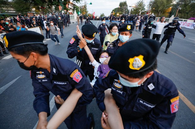 ศาลฯ อนุญาตปล่อยตัวชั่วคราว 99 ผู้ชุมนุมหมู่บ้านทะลุฟ้า ศาลฯ อนุญาตปล่อยตัวชั่วคราว 99 ผู้ชุมนุมหมู่บ้านทะลุฟ้า