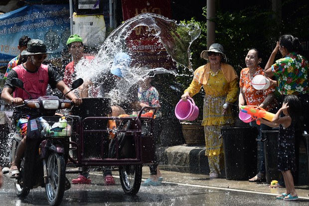 th-songkran-4 000_1FM0UT.jpg
