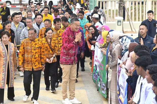 เศรษฐาขอคนชายแดนใต้ไว้ใจรัฐบาลพร้อมสร้างโอกาสและสันติสุข เศรษฐาขอคนชายแดนใต้ไว้ใจรัฐบาลพร้อมสร้างโอกาสและสันติสุข