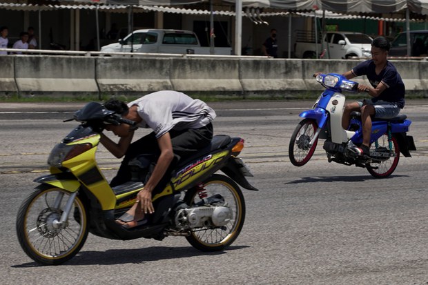 10motorbikes.jpg