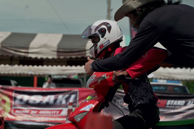 26motorbikes.jpg