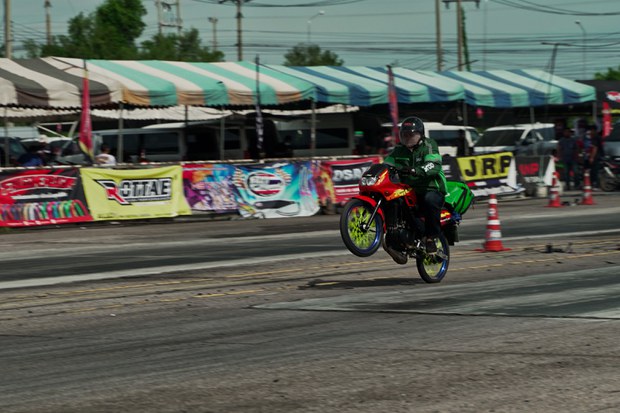 3motorbikes.jpg