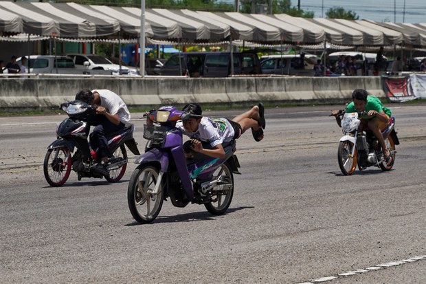9motorbikes.jpg