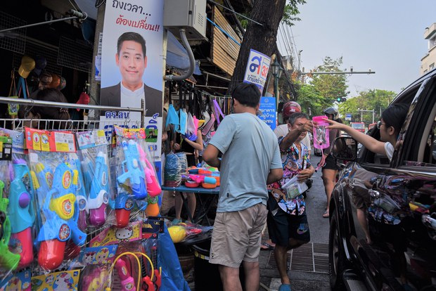 2 songkran L02.jpg