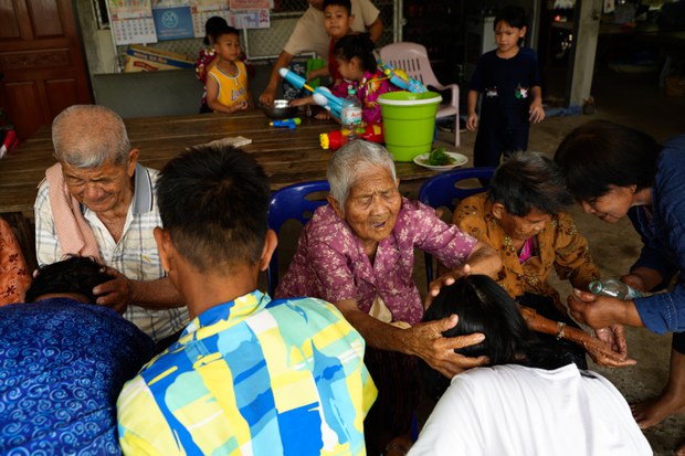 9 songkran G10.jpg