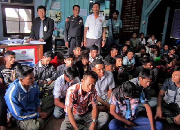 150330-TH-train-migrants-620 150330-TH-train-migrants-620